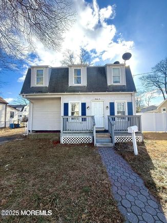 32 Crescent Street Keansburg, NJ House Active - Photo 1 of 8. Opens carousel modal