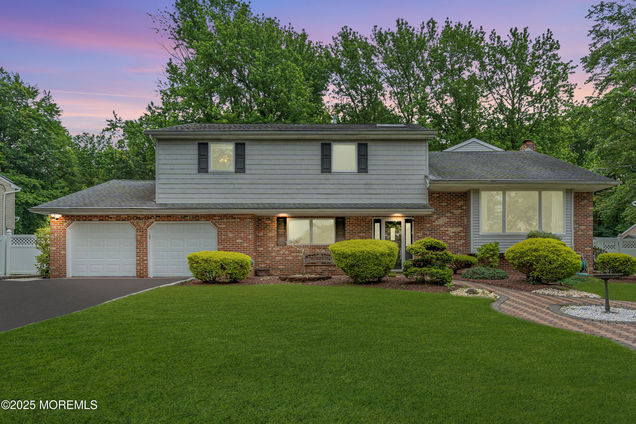 25 Canadian Woods Road