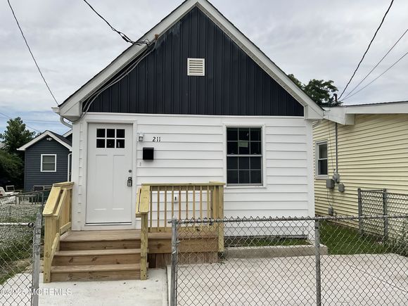 211 Center Avenue Keansburg, NJ House Active - Photo 1 of 18. Opens carousel modal