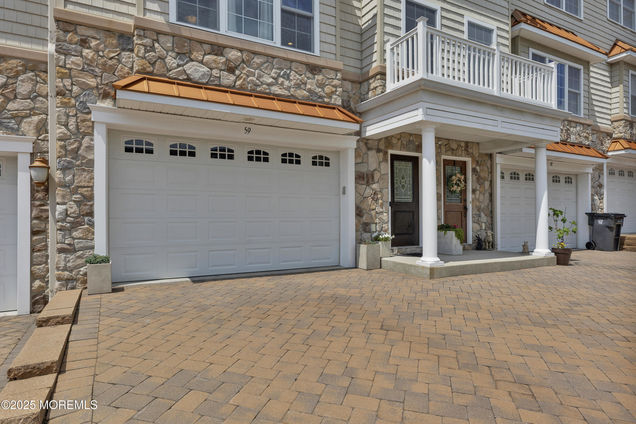 59 White Oak Lane