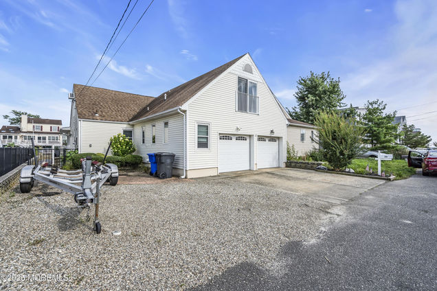 25 Halsey Drive Brick, NJ House Active - Photo 1 of 39. Opens carousel modal