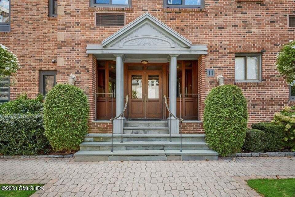11 Lafayette Ct  