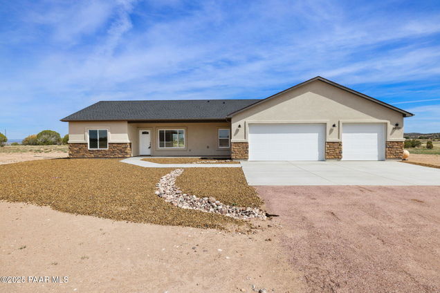 24350 Heritage Lane Paulden, AZ House Sold - Photo 1 of 20. Opens carousel modal