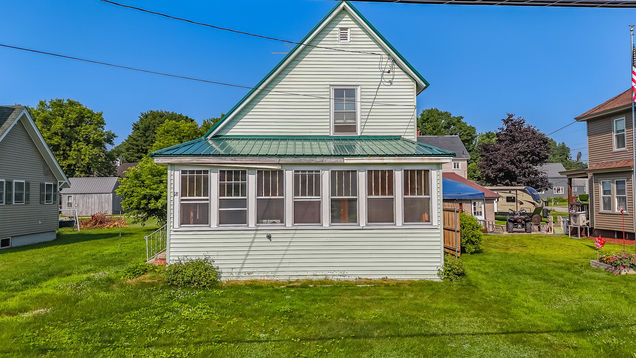 18 Front Street