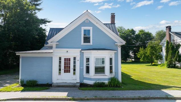 24 Deering Street