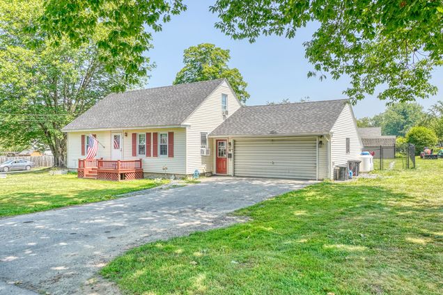 8 Beck Street Winslow, ME House Active - Photo 1 of 45. Opens carousel modal