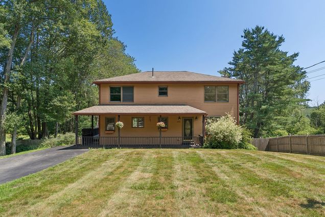 1048 Sawyer Road Cape Elizabeth, ME House Active - Photo 1 of 27. Opens carousel modal
