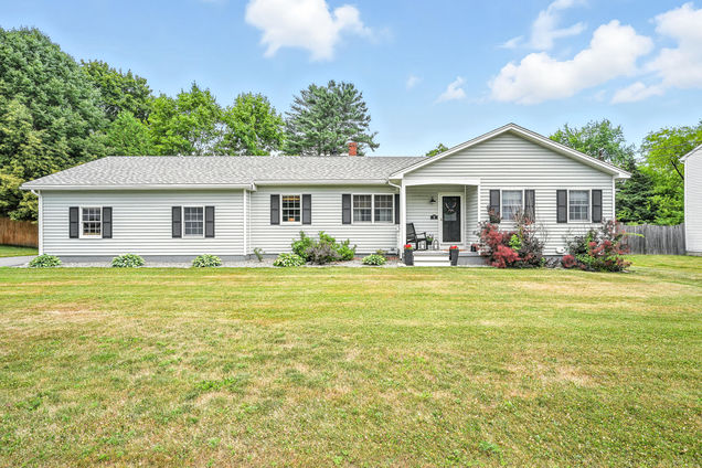 9 Clearview Avenue Waterville, ME House Active - Photo 1 of 34. Opens carousel modal