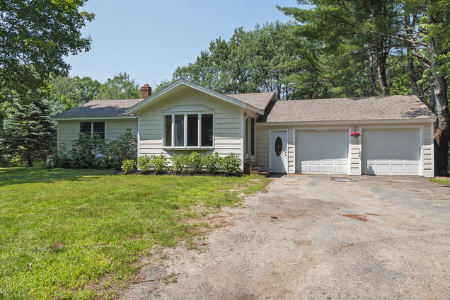 464 Meadow Road Topsham, ME House Active - Photo 1 of 44. Opens carousel modal