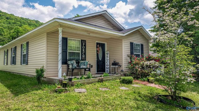 401 Lincoln Avenue SE Fort Payne, AL House Sold - Photo 1 of 35. Opens carousel modal