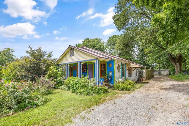 2409 Kildare Street NW Huntsville, AL House Active - Photo 1 of 34. Opens carousel modal