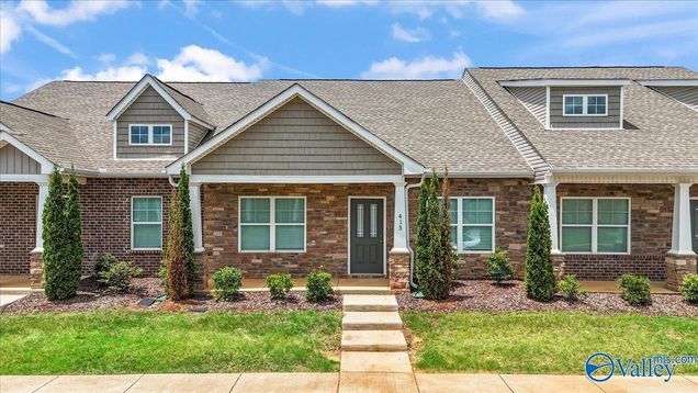 415 Edgebrook Drive