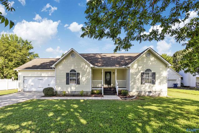 1215 Heatherwood Drive Arab, AL House Active - Photo 1 of 31. Opens carousel modal