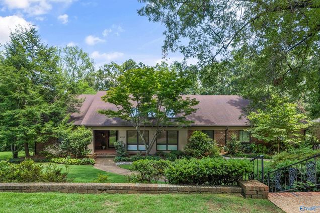 2707 Westminister Way Huntsville, AL House Active - Photo 1 of 50. Opens carousel modal