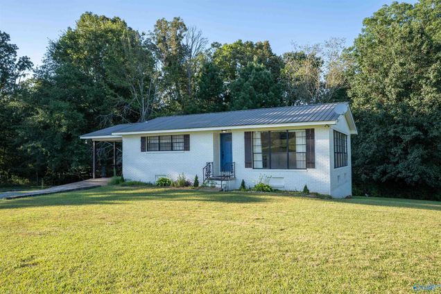 980 Al Highway 35 Fort Payne, AL House Active - Photo 1 of 26. Opens carousel modal