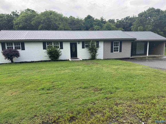 4712 Lloyd Guntersville, AL House Active - Photo 1 of 15. Opens carousel modal