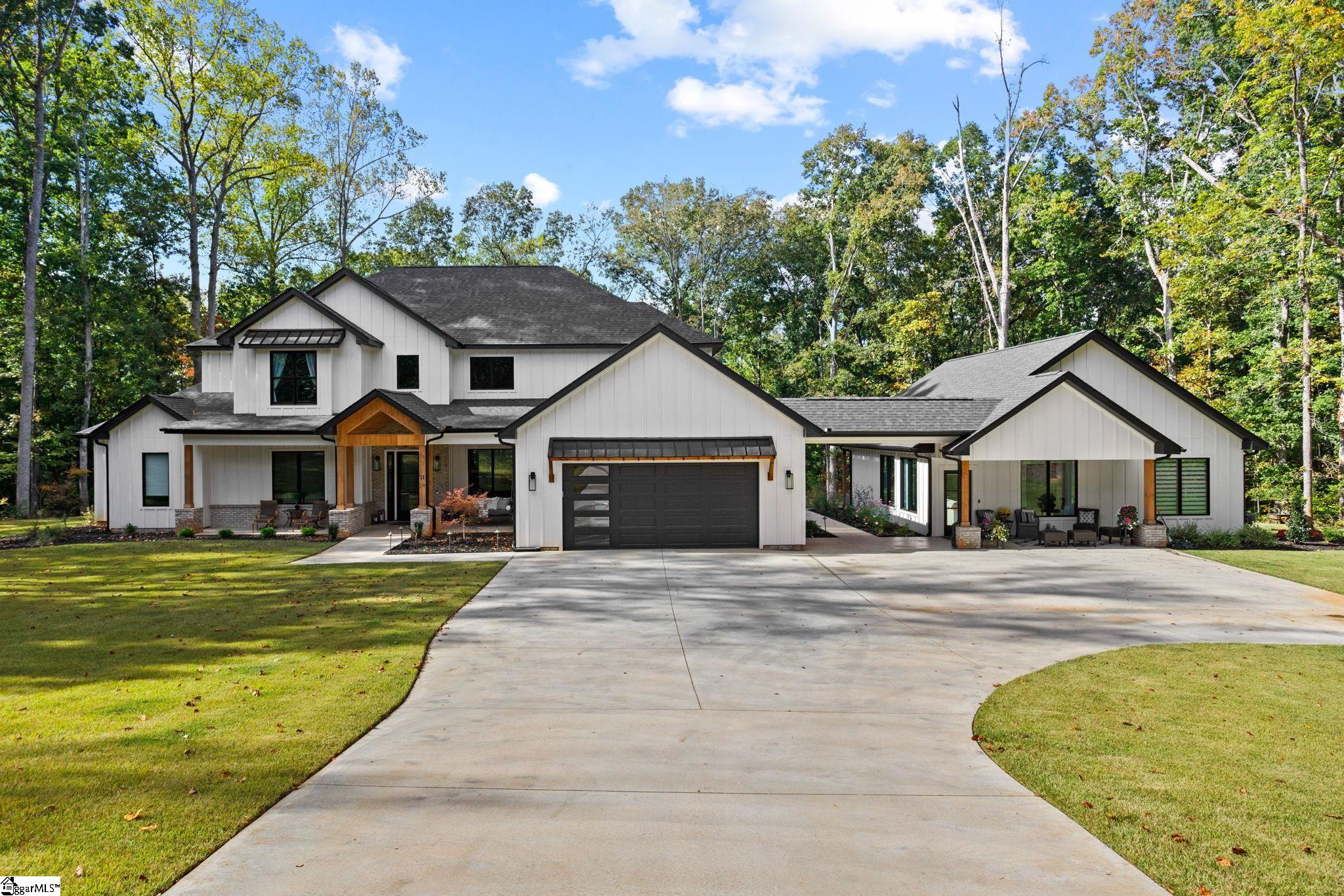 11 MILL ROCKS DR  