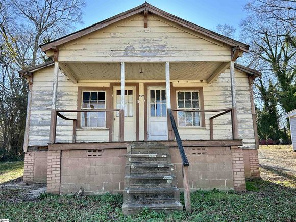 800 Beachwood Avenue Anderson, SC House Active - Photo 1 of 5. Opens carousel modal