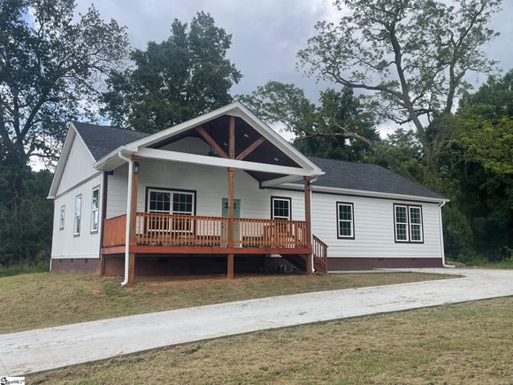 816 E Carolina Avenue Clinton, SC House Active - Photo 1 of 33. Opens carousel modal