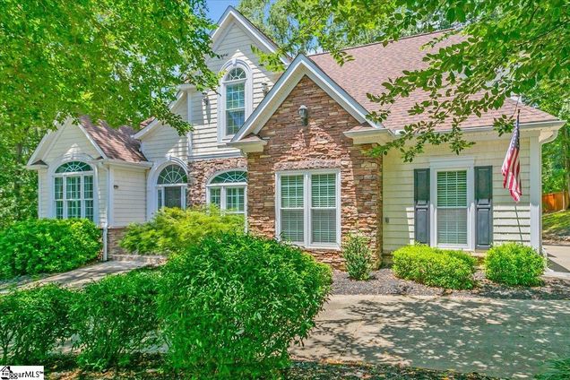 14 Connors Creek Court Simpsonville, SC House Active - Photo 1 of 46. Opens carousel modal