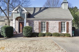 2330 Colonial Dr NE