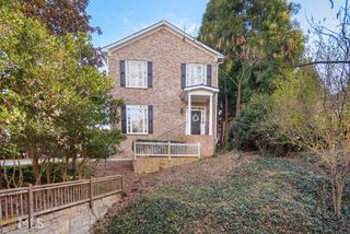 1458 Sylvan Cir NE