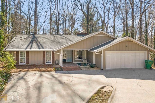 235 W Spalding Dr 235 W Spalding Dr