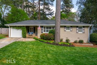 2213 Fairway Cir Ne