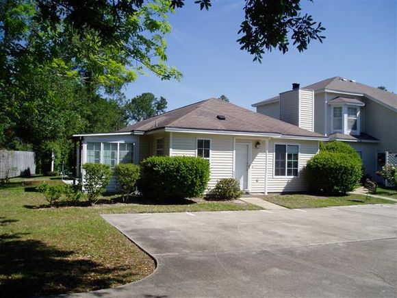 610 Emerald Circle Fort Walton Beach, FL Townhouse Sold - Photo 1 of 14. Opens carousel modal