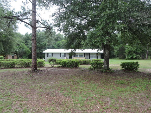 3134 Auburn Road Crestview, FL House Active - Photo 1 of 23. Opens carousel modal