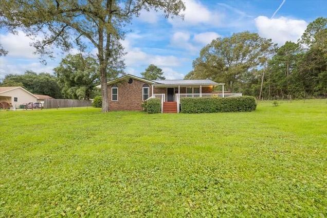 3104 Bay Ridge Drive Crestview, FL House Active - Photo 1 of 20. Opens carousel modal