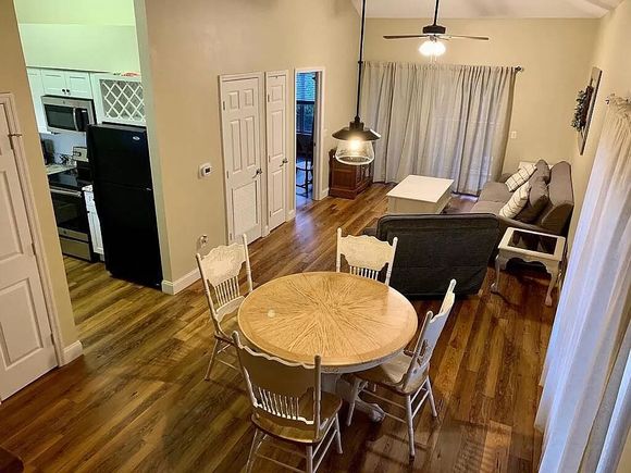 4276 Calinda Lane Niceville, FL Condo Active - Photo 1 of 20. Opens carousel modal