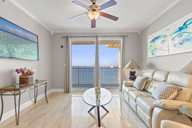 2400 Grandiflora Boulevard