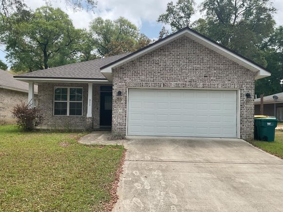 211 Florida Street Niceville, FL House Active - Photo 1 of 25. Opens carousel modal