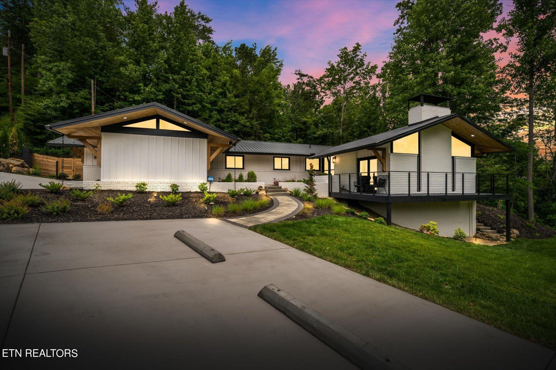 158 W Ogle Dr  