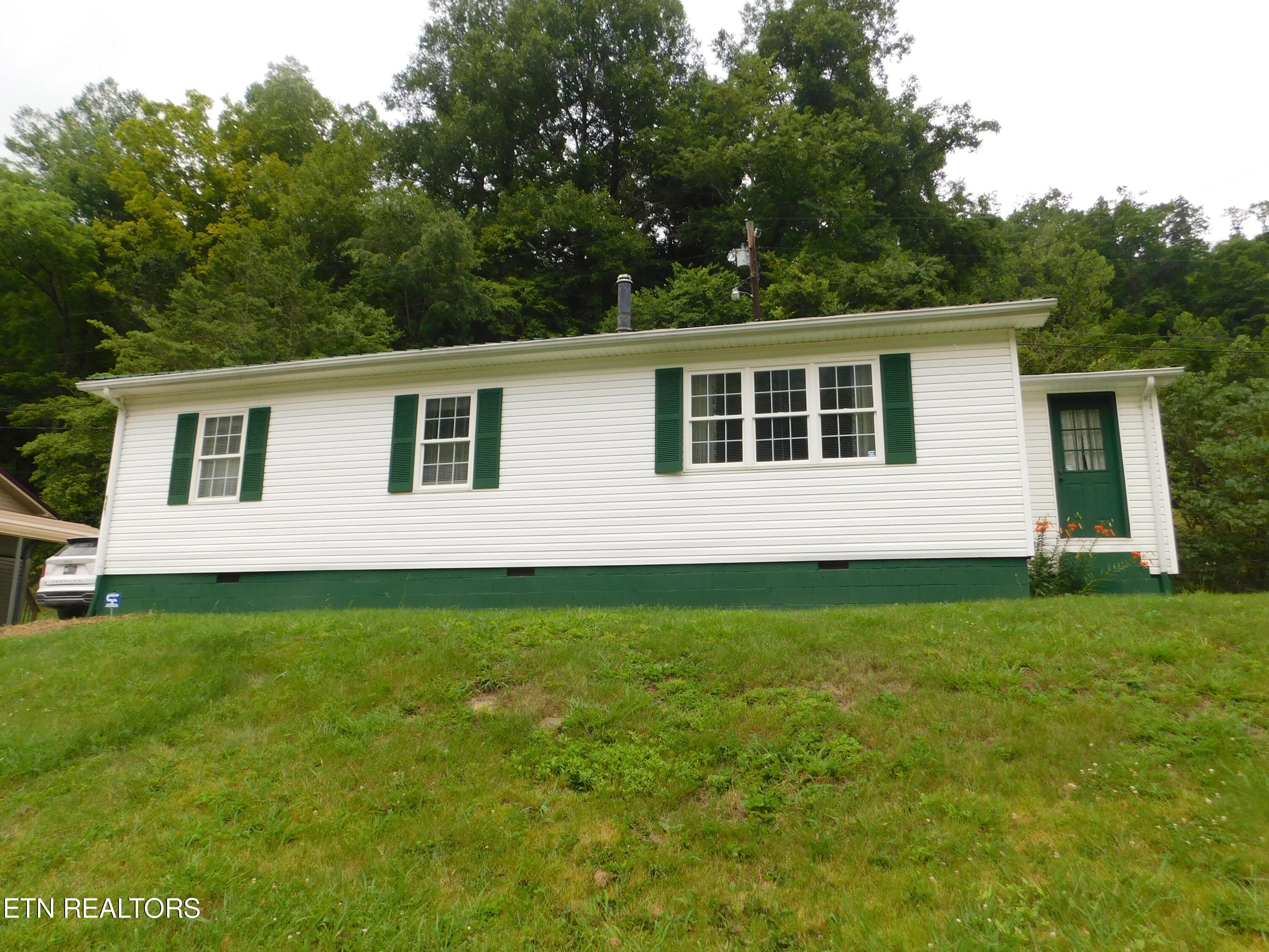 9691 Hwy 221  