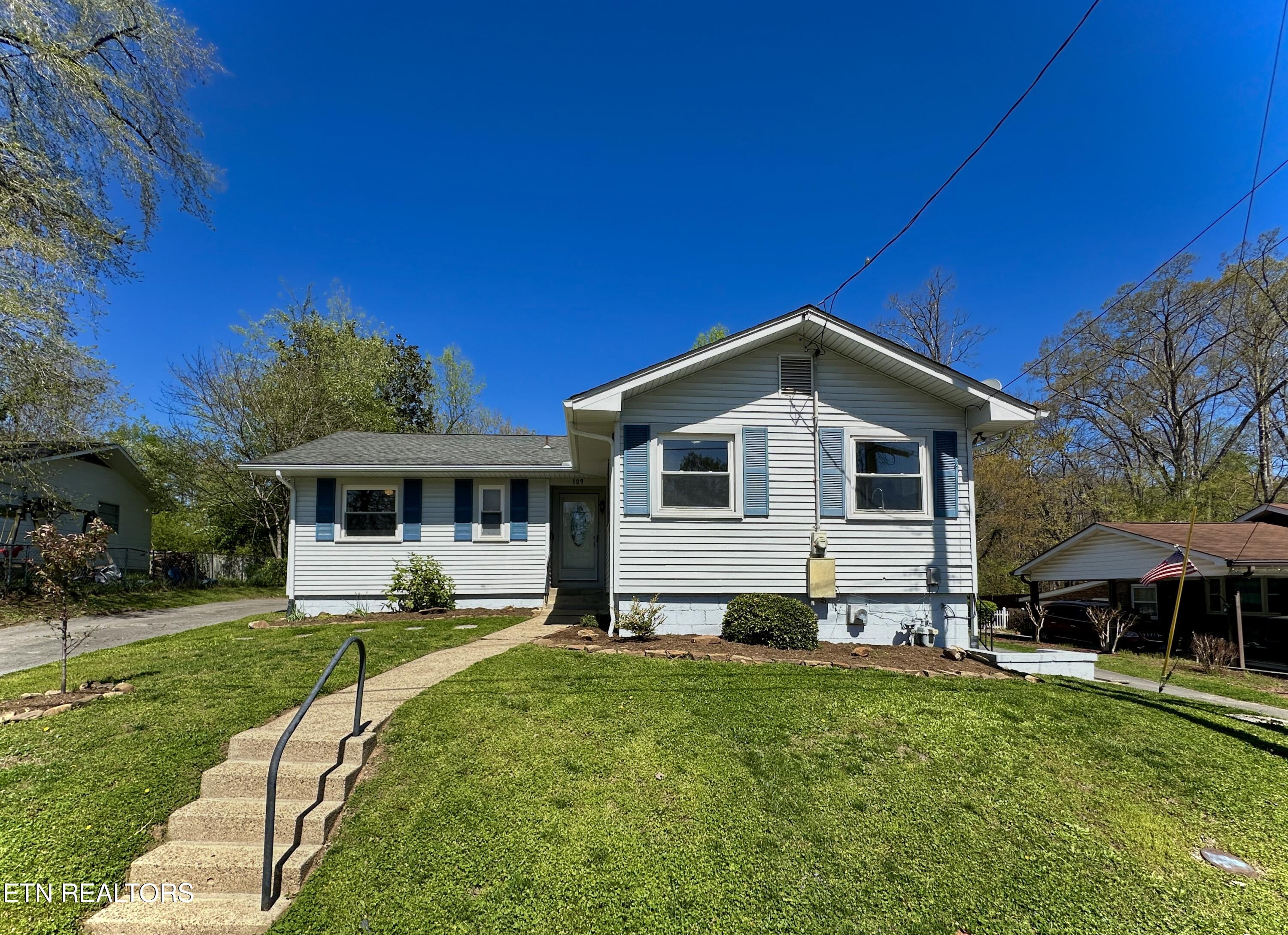 109 E Magnolia Ln  