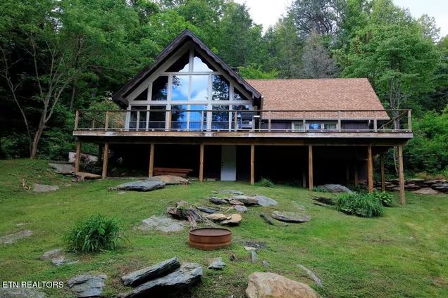 823 E Foothills Drive Gatlinburg, TN House Active - Photo 1 of 24. Opens carousel modal