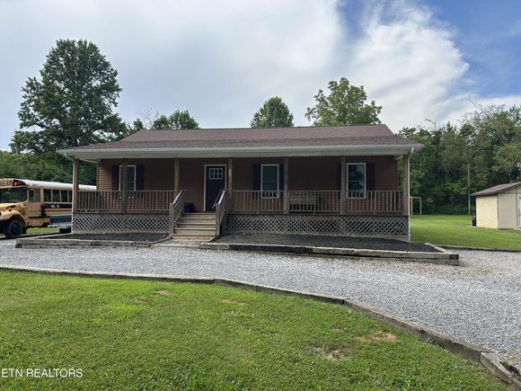 935 Pinetree Rd