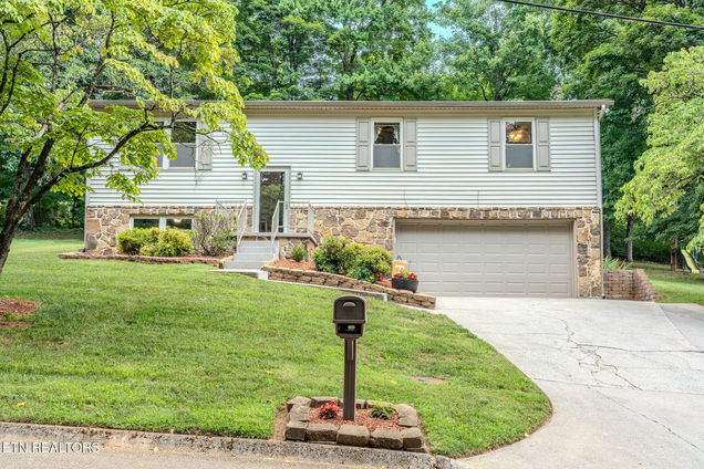 5005 Laurel Woods Drive Knoxville, TN House Active - Photo 1 of 27. Opens carousel modal