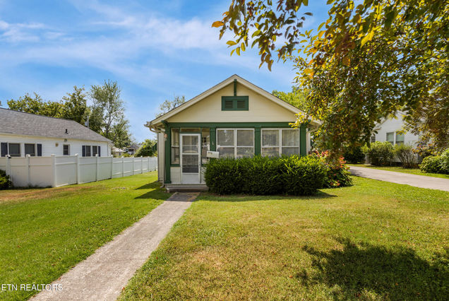 1643 Maury St Alcoa, TN House Active - Photo 1 of 26. Opens carousel modal