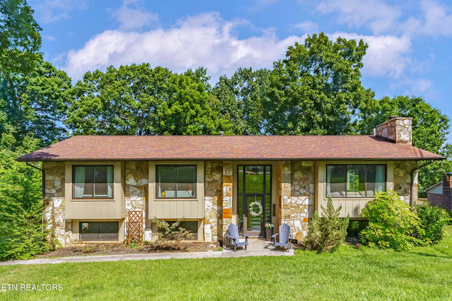 2647 May Ave