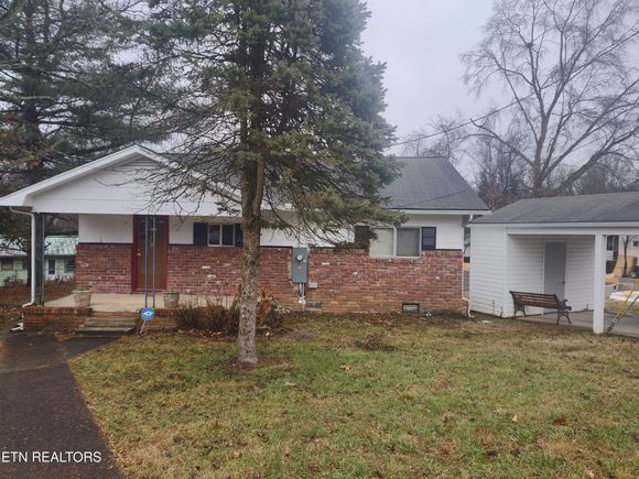757 W Outer Drive Oak Ridge, TN House Active - Photo 1 of 15. Opens carousel modal