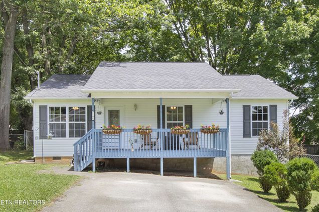 1104 Payne Rd
