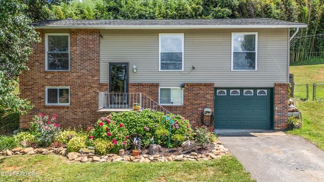 736 Taylor Rd Knoxville, TN House Active - Photo 1 of 29. Opens carousel modal