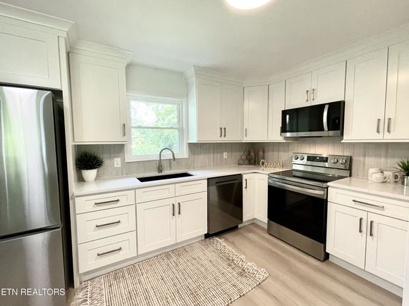 912 Naples Rd Knoxville, TN House Active - Photo 1 of 11. Opens carousel modal