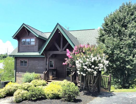 905 Mcmakin Way Pigeon Forge, TN House Active - Photo 1 of 49. Opens carousel modal