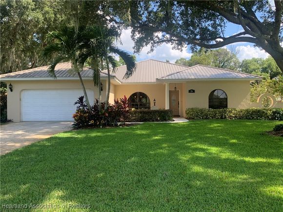 26 Meadowlake Circle S Lake Placid, FL House Active - Photo 1 of 12. Opens carousel modal