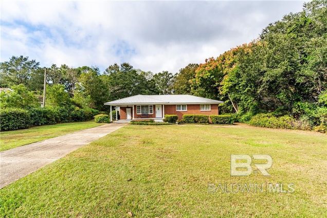 304 Dogwood Drive Mobile, AL House Active - Photo 1 of 28. Opens carousel modal