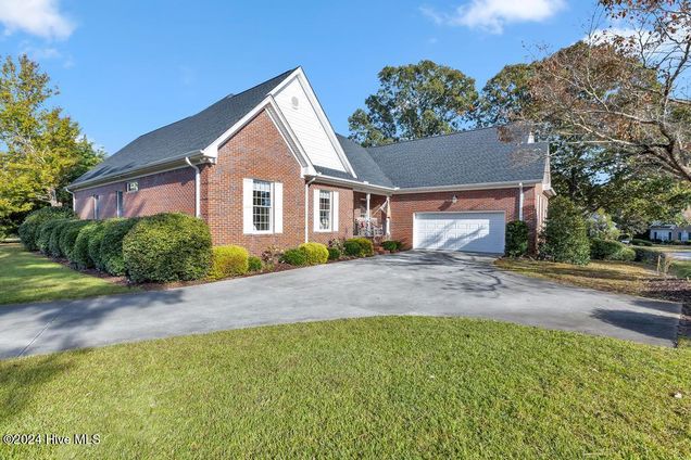 113 Golf Terrace Drive Hampstead, NC House Active - Photo 1 of 72. Opens carousel modal